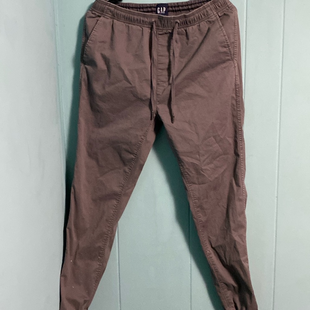 GAP Men's Essential Jogger Pant